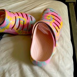 Worn a few times no more then 5 perfect condition pretty pink